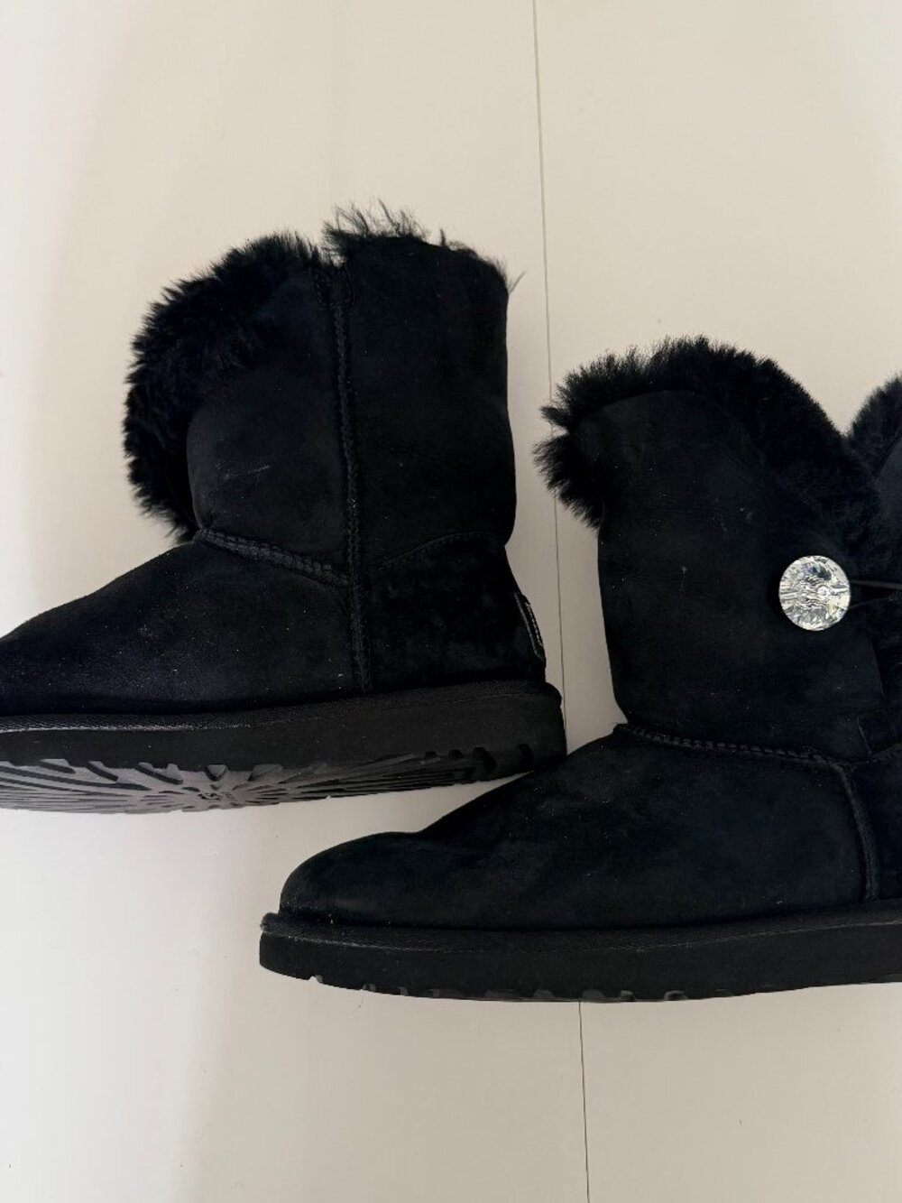 UGG Womens Bailey Button Bling Boots in Black Suede w/ single Swarovski Button